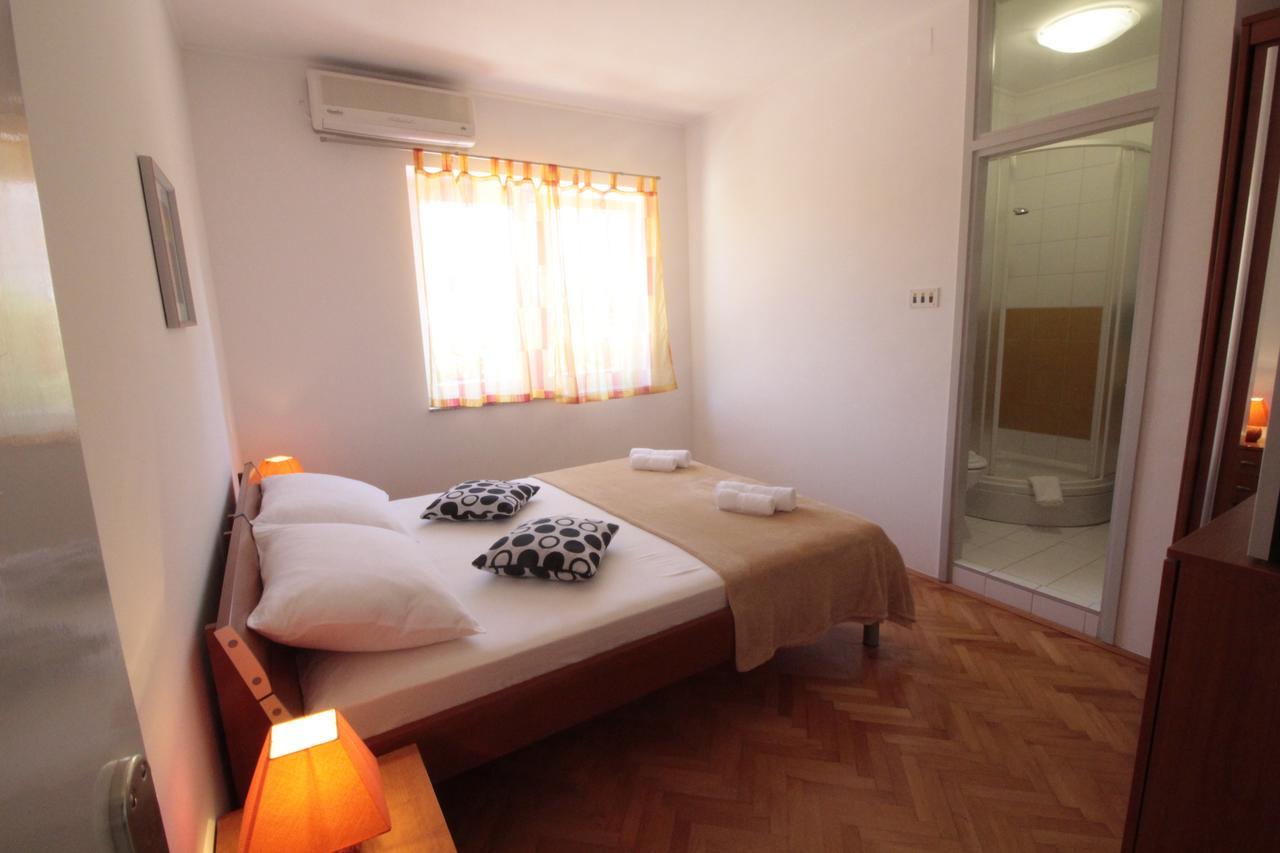 נובליה Studios & Rooms Fiesta מראה חיצוני תמונה