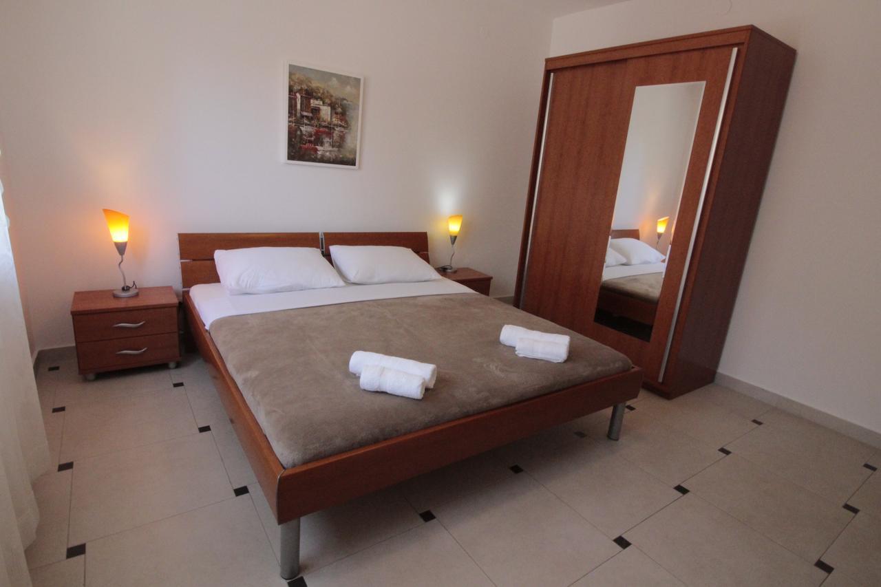 נובליה Studios & Rooms Fiesta מראה חיצוני תמונה