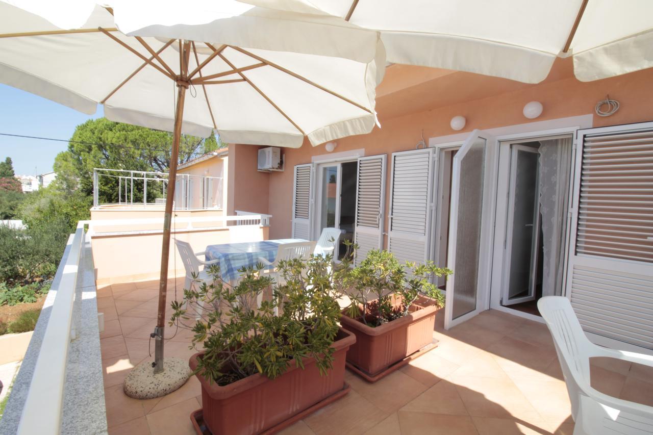 נובליה Studios & Rooms Fiesta מראה חיצוני תמונה
