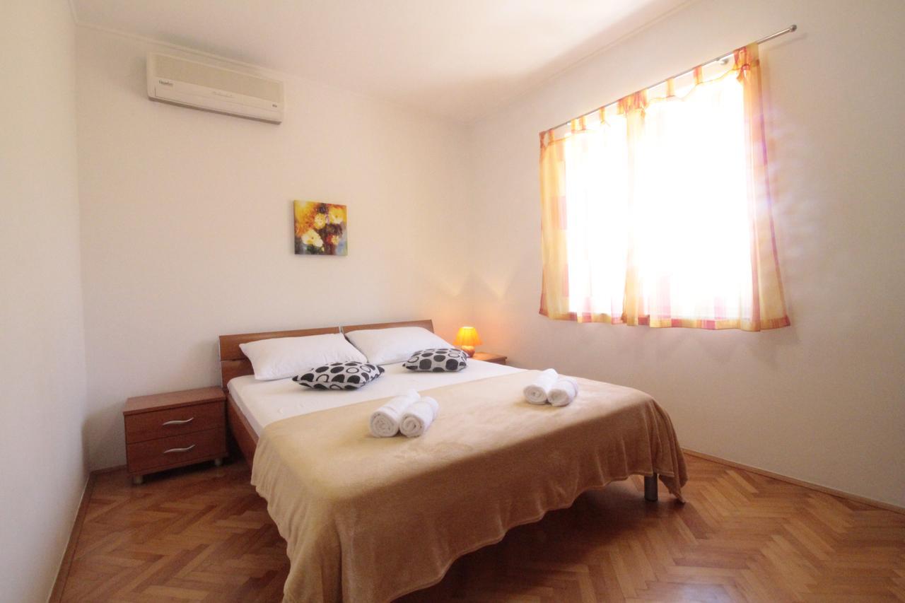 נובליה Studios & Rooms Fiesta מראה חיצוני תמונה