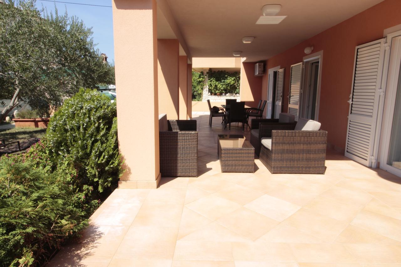 נובליה Studios & Rooms Fiesta מראה חיצוני תמונה