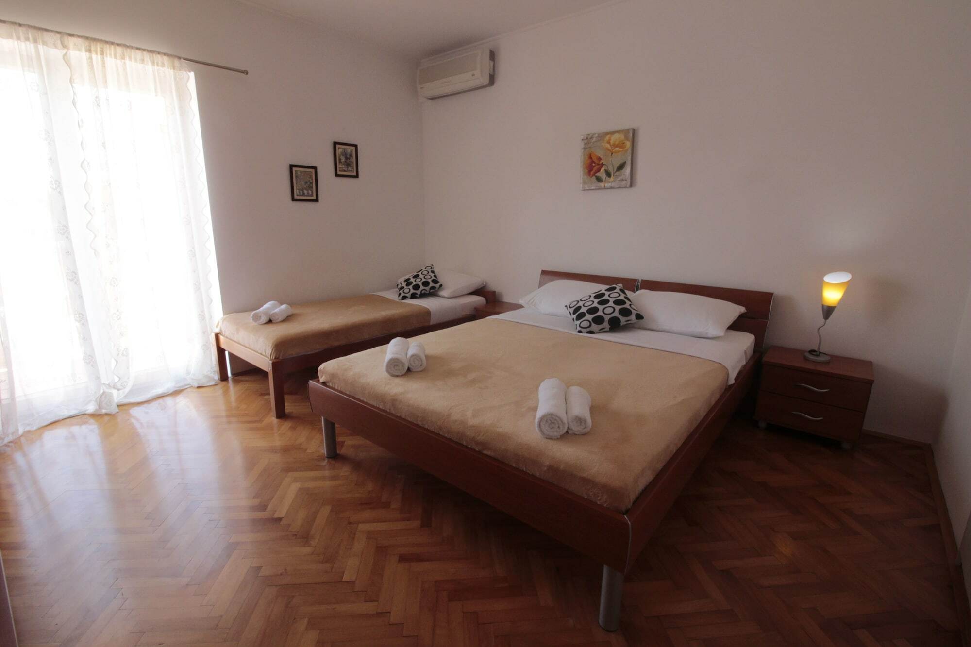 נובליה Studios & Rooms Fiesta מראה חיצוני תמונה
